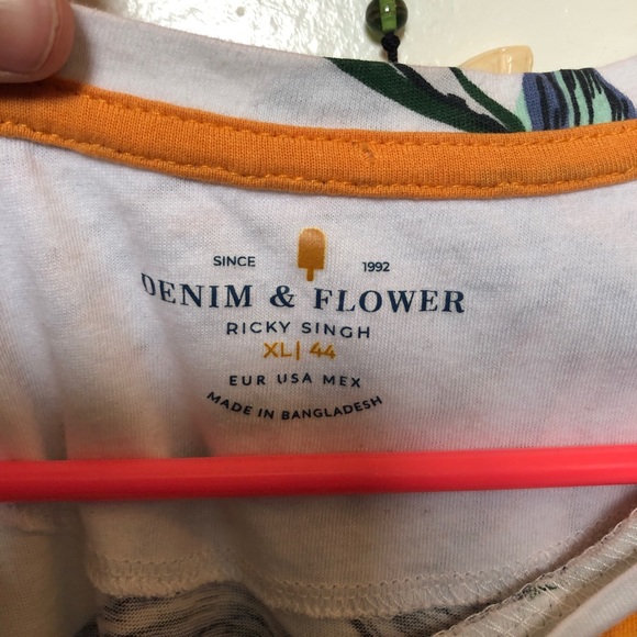 Floral tee - Picture 2 of 4